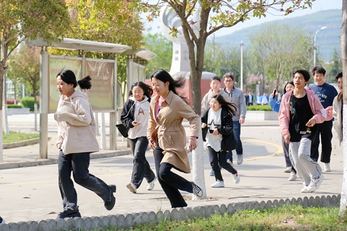 1742269525197140.jpg 1712884912663017879.jpg