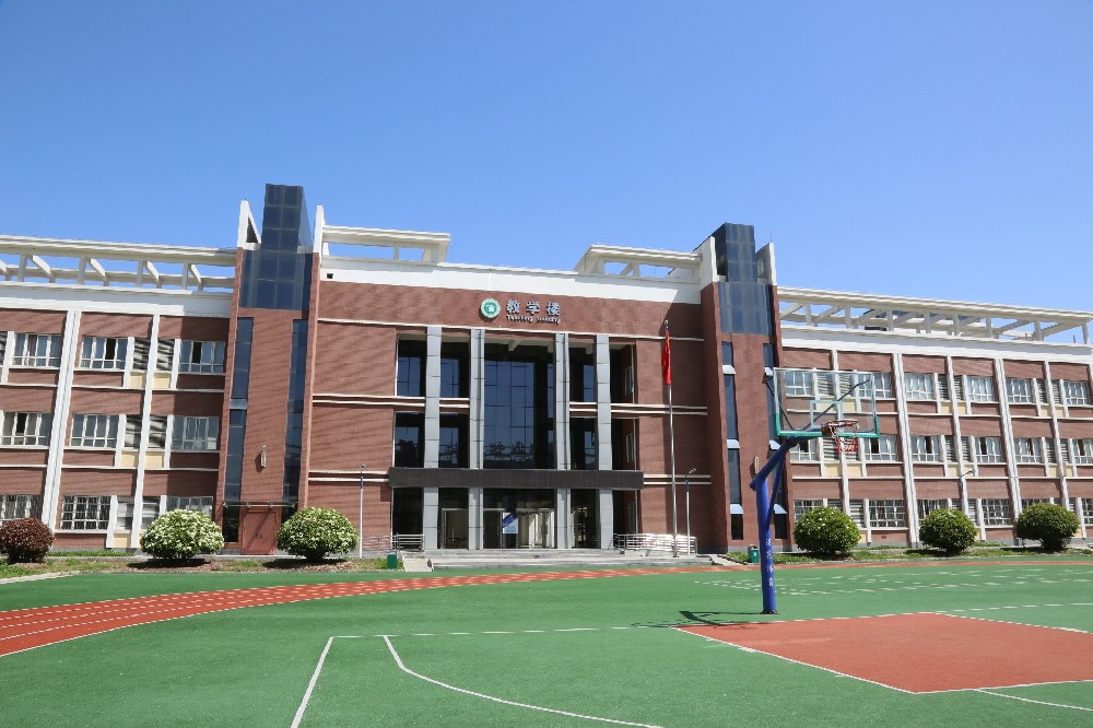 校(xiào)園風(fēng)光(guāng)